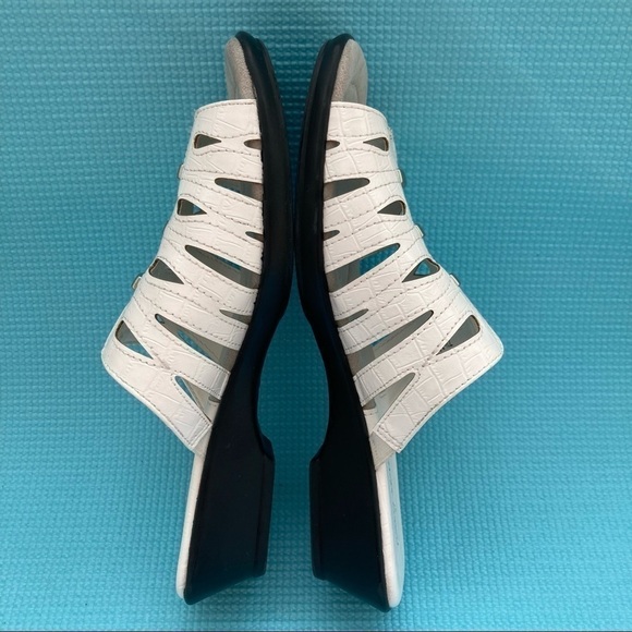 Easy Street Raelyn wedges Womans 7.5 White slides - Picture 6 of 8